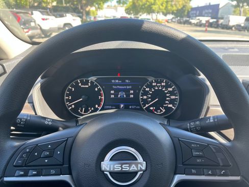 Used 2025 Nissan Altima 2.5 SV FWD image 28