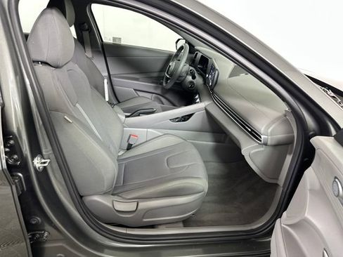 Certified 2025 Hyundai Elantra SE w/ Cargo Package image 28