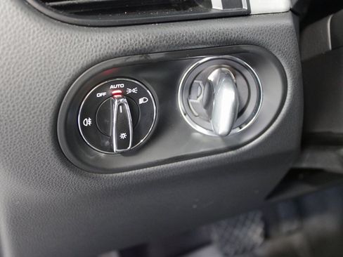 Certified 2025 Porsche Macan image 26