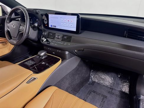Used 2024 Lexus LS 500 w/ Interior Upgrade Package image 37