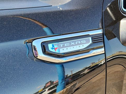 New 2026 GMC Sierra 1500 SLT image 7