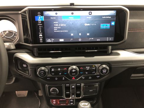 Certified 2024 Jeep Wrangler Unlimited Rubicon image 23