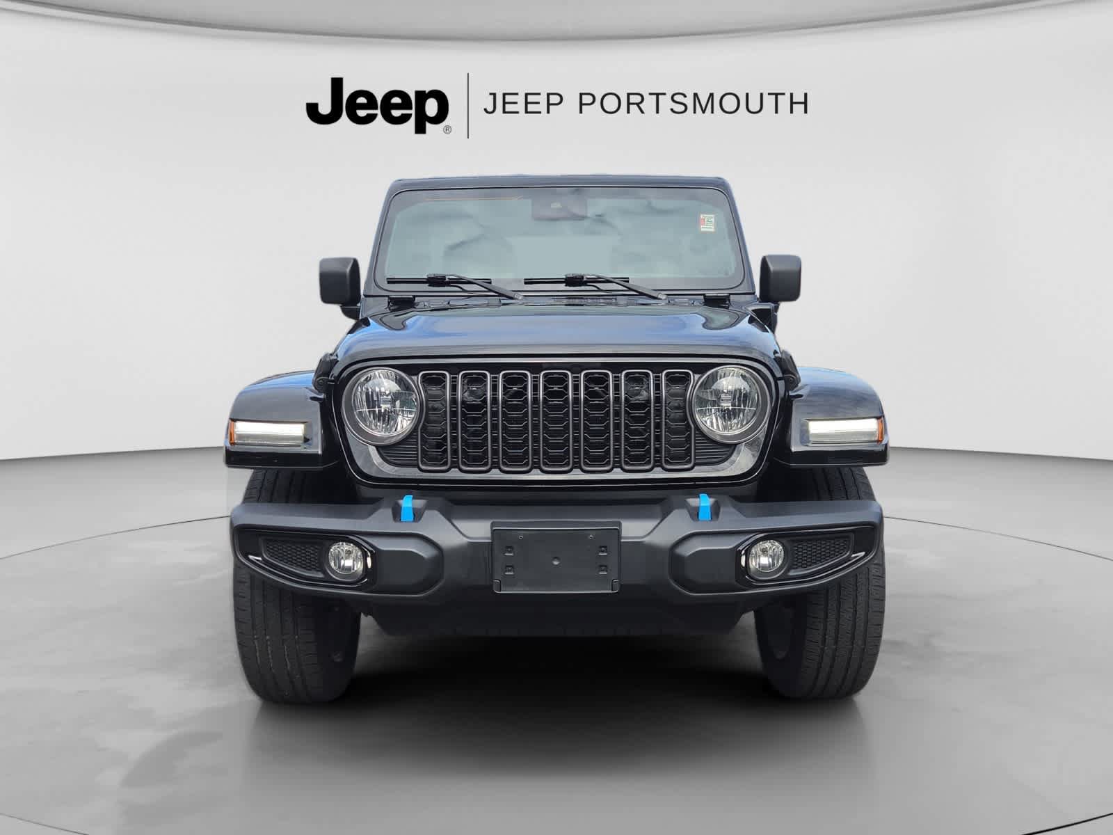 Used 2024 Jeep Wrangler Unlimited w/ Convenience Group AWD/4WD image 2