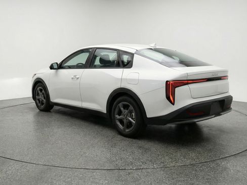 Used 2025 Kia K4 FWD image 6
