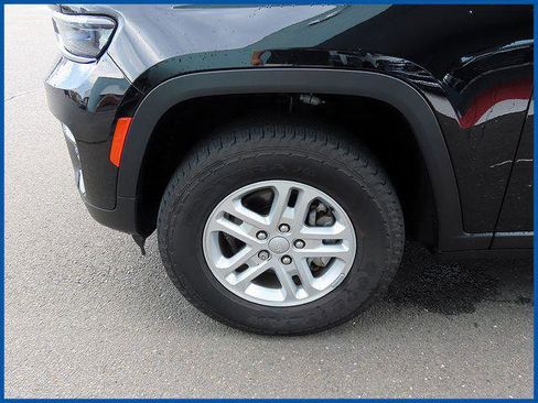 Certified 2023 Jeep Grand Cherokee Laredo w/ Trailer Tow Prep Group (B) AWD/4WD image 4