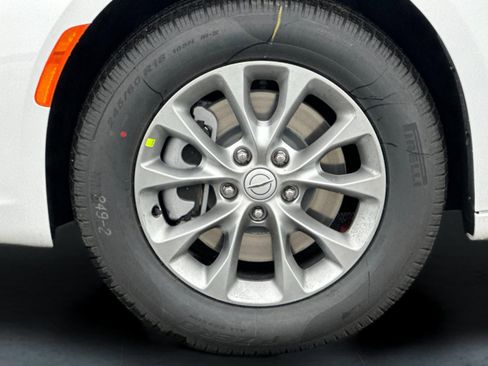 New 2026 Chrysler Pacifica Limited image 26