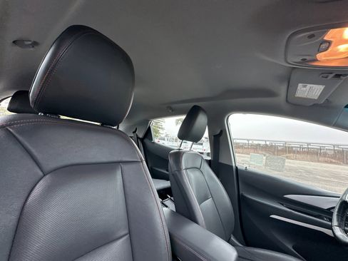 Used 2019 Chevrolet Bolt Premier w/ Infotainment Package image 17