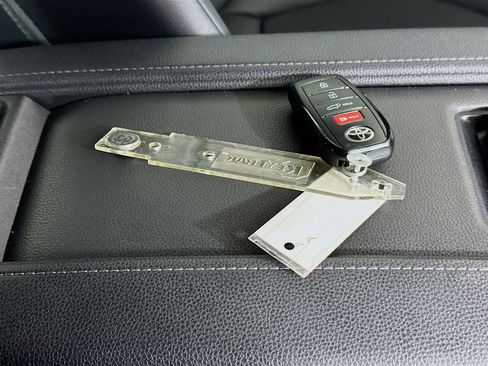 Certified 2024 Toyota Grand Highlander XLE FWD image 33
