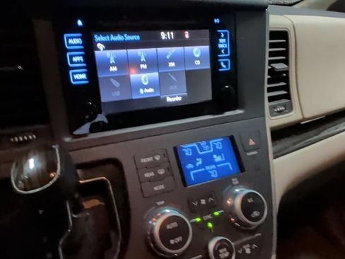 Used 2016 Toyota Sienna XLE w/ XLE Navigation Package AWD/4WD image 5