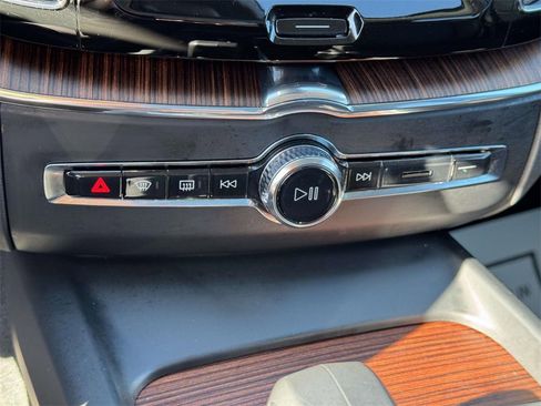 Certified 2023 Volvo XC60 B5 Plus image 27