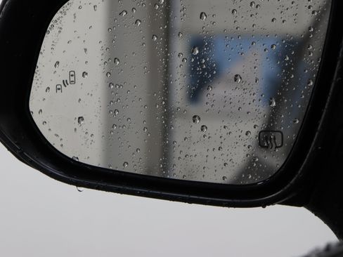 Used 2022 Toyota Highlander XLE FWD image 23