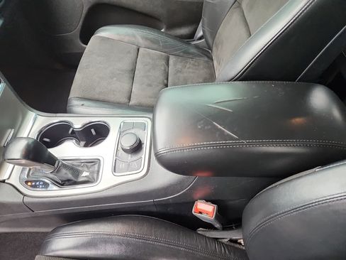 Certified 2020 Jeep Grand Cherokee Laredo w/ Quick Order Package 2BN North image 11