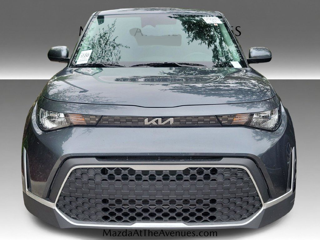 Used 2025 Kia Soul LX w/ LX Technology Package FWD image 5