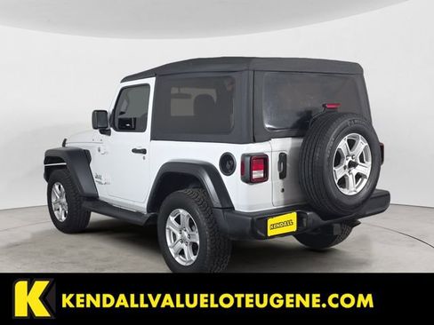 Used 2018 Jeep Wrangler Sport AWD/4WD image 3