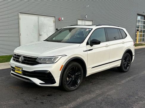 Certified 2022 Volkswagen Tiguan SE R-Line image 3
