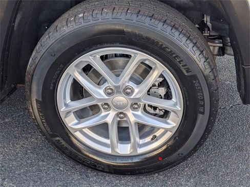 New 2025 Jeep Grand Cherokee Laredo X image 8