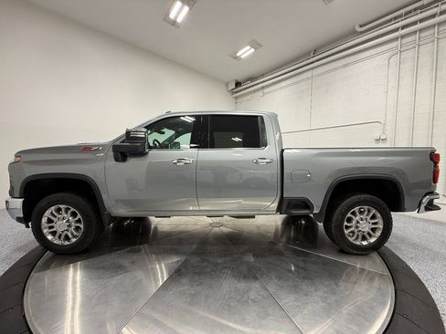 Used 2025 Chevrolet Silverado 2500 LTZ w/ LTZ Convenience Package image 4