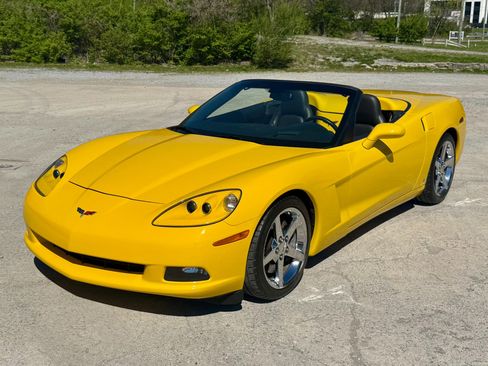 Used 2007 Chevrolet Corvette Convertible w/ Preferred Equipment Group image 2