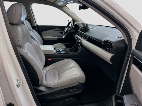 Used 2025 Honda Pilot EX-L image 34