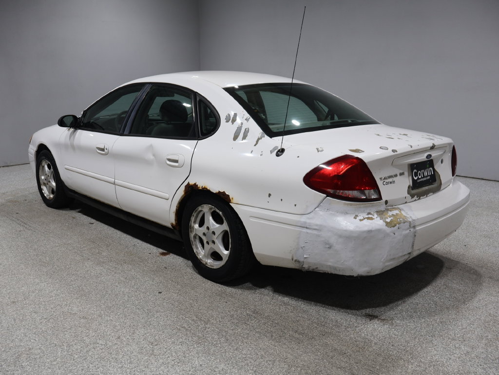Used 2005 Ford Taurus SE FWD image 11