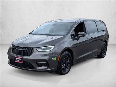 Used 2022 Chrysler Pacifica Limited w/ S Appearance Package