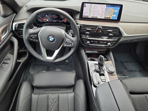 Used 2023 BMW 530i w/ Premium Package RWD image 9