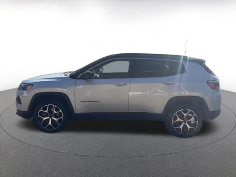 Used 2025 Jeep Compass Limited image 9