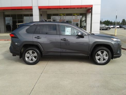 Used 2025 Toyota RAV4 XLE image 8