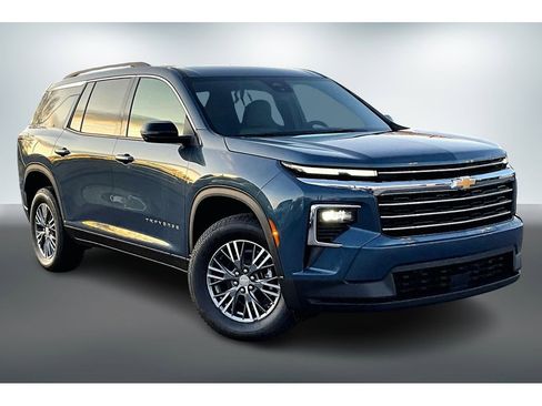 New 2026 Chevrolet Traverse LT image 2
