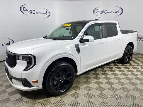 Used 2025 Ford Maverick Lobo AWD/4WD image 3