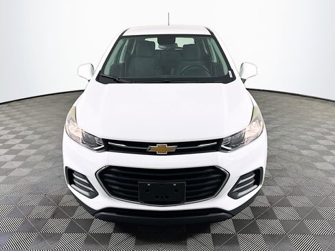 Used 2017 Chevrolet Trax LS FWD image 2