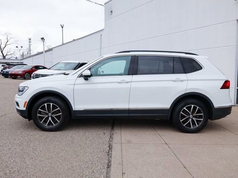 Used 2021 Volkswagen Tiguan SE w/ Panoramic Sunroof Package image 2
