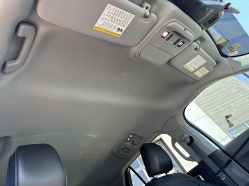 Used 2022 Ford Explorer XLT w/ Equipment Group 202A image 22