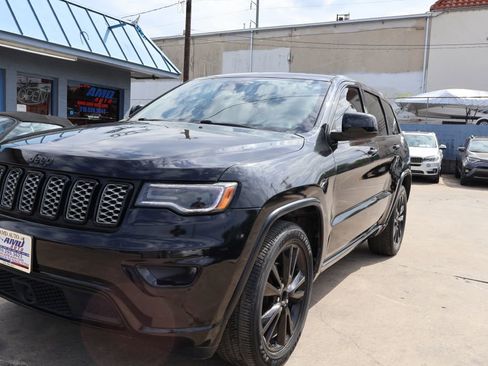 Used 2020 Jeep Grand Cherokee Altitude RWD image 3