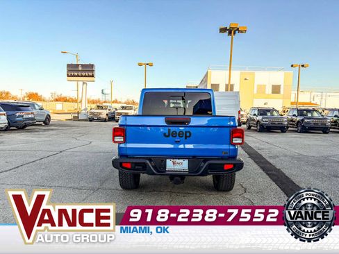 Used 2025 Jeep Gladiator Sport image 6
