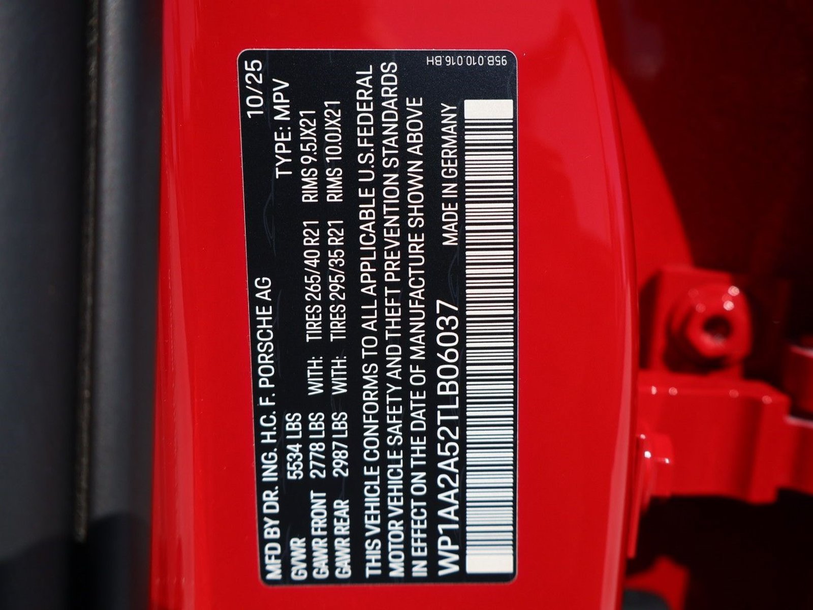 Certified 2026 Porsche Macan AWD/4WD image 28
