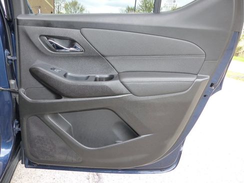 Used 2022 Chevrolet Traverse LT FWD image 41