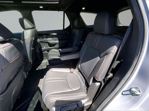 Used 2025 Honda Pilot TrailSport image 27