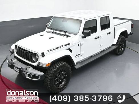 Used 2025 Jeep Gladiator Sport AWD/4WD image 19