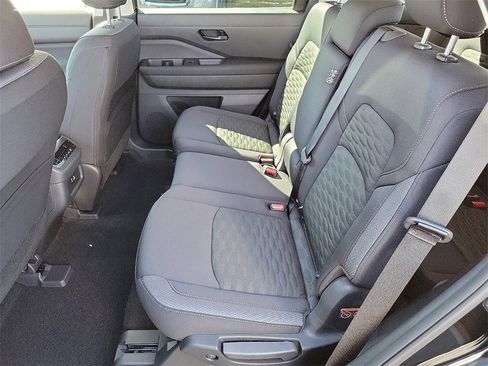 New 2025 Nissan Pathfinder SV image 12