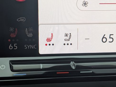 Used 2024 Volkswagen Atlas Peak Edition SE image 35