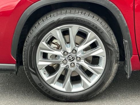 Certified 2021 Toyota Highlander Limited image 33