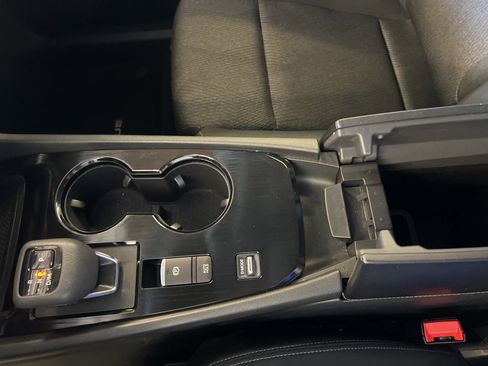 Used 2024 Nissan Rogue SV FWD image 31