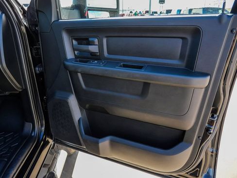 Used 2024 RAM 2500 Tradesman w/ Chrome Appearance Group image 18