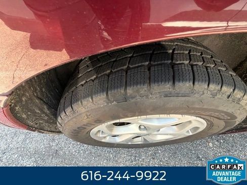 Used 2023 Chrysler Pacifica Limited AWD/4WD image 10