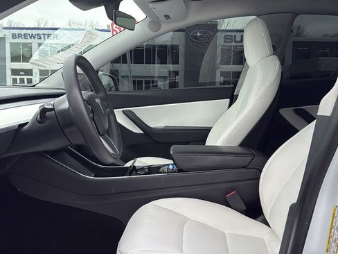 Used 2021 Tesla Model Y Long Range image 9