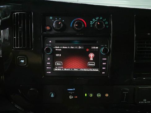 Used 2018 GMC Savana 2500 Extended w/ Enhanced Convenience Package RWD image 29