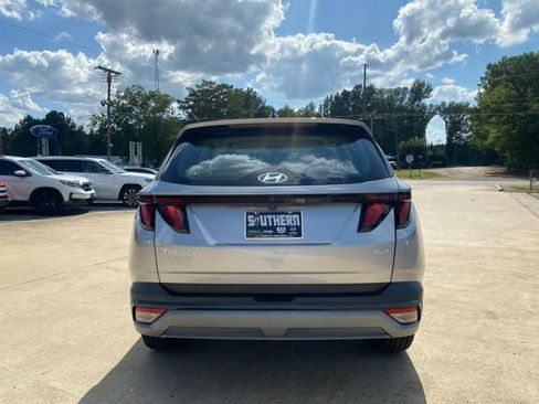 Used 2025 Hyundai Tucson SE AWD/4WD image 4