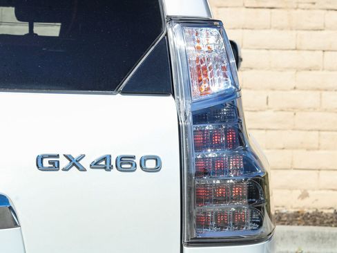 Used 2022 Lexus GX 460 Premium w/ Premium Package image 10