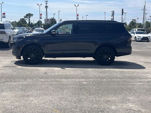 New 2025 Lincoln Navigator Reserve w/ Jet Appearance Package image 2